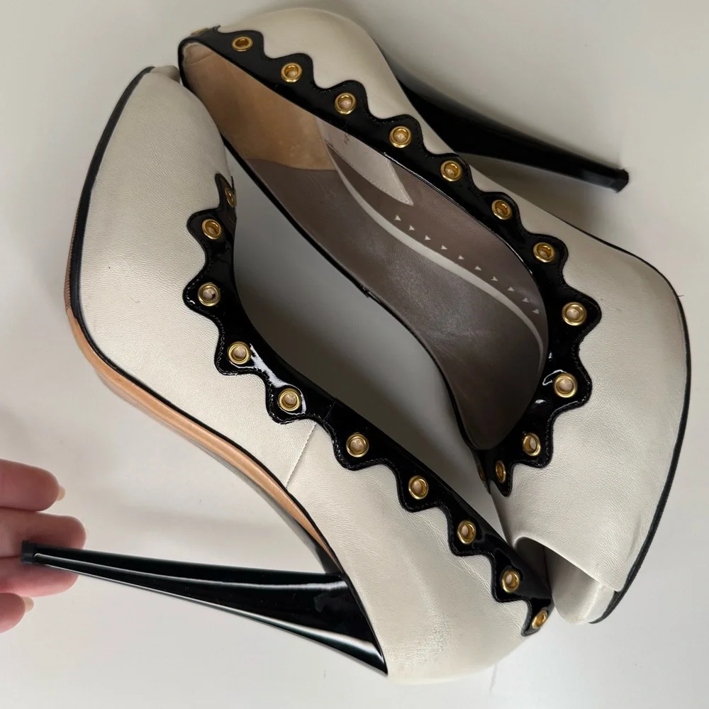 Versace White Nappa Leather Peep Toe Heels 39 Black Patent Gold Pumps DSL531R - Picture 6 of 15